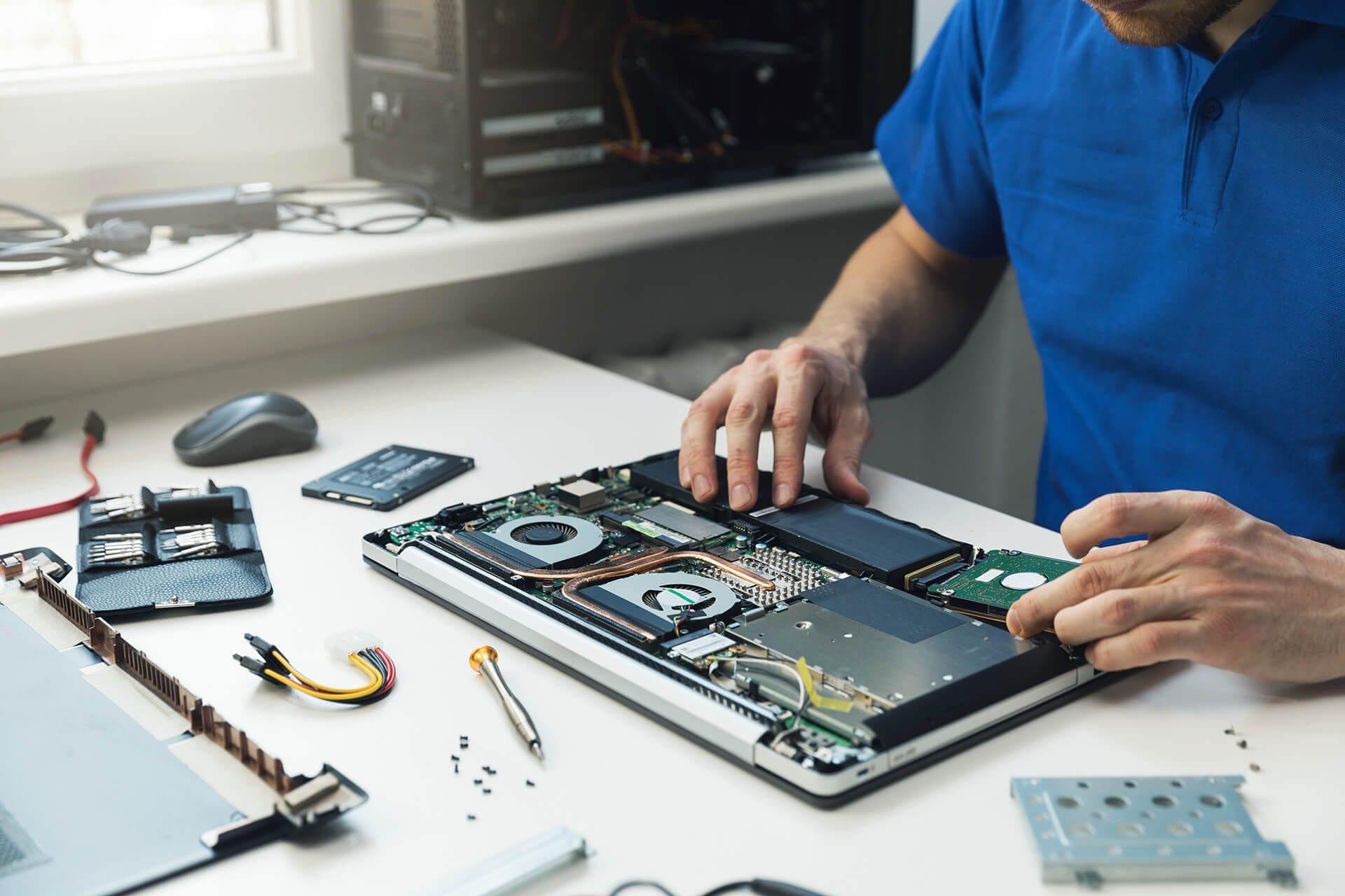 Laptop Repair Brisbane Bayside - Techbusters repairing Laptop